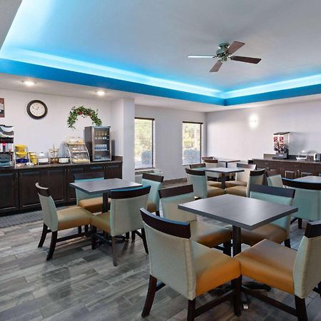 Baymont By Wyndham Creedmoor Hotel Ngoại thất bức ảnh