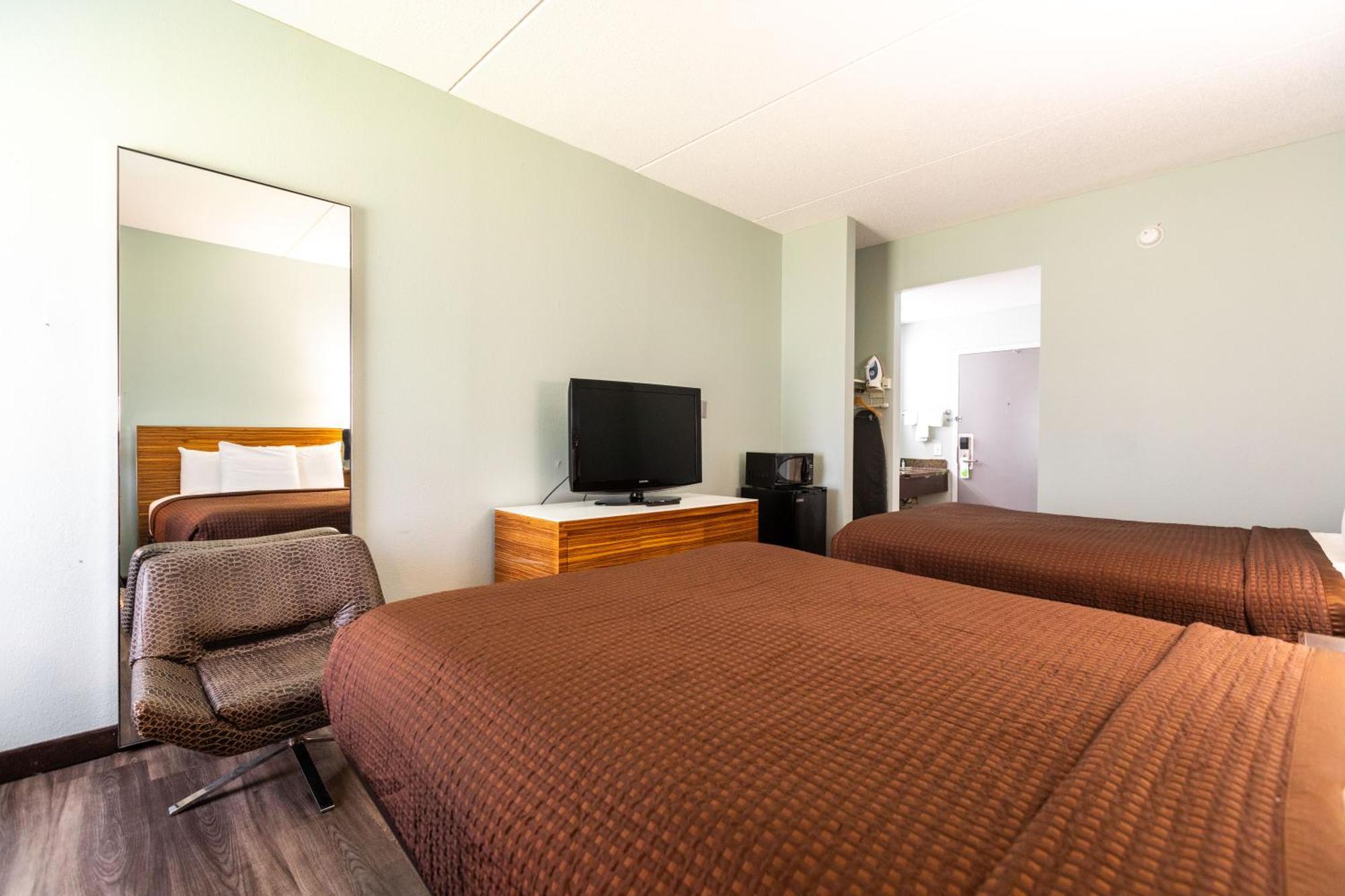Baymont By Wyndham Creedmoor Hotel Ngoại thất bức ảnh