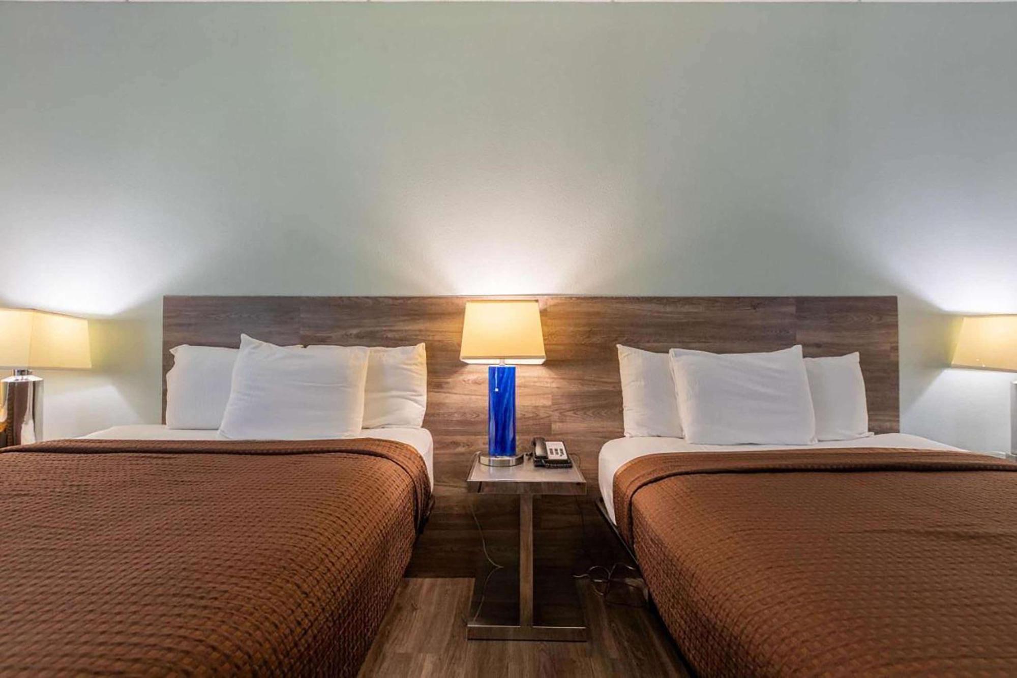 Baymont By Wyndham Creedmoor Hotel Ngoại thất bức ảnh