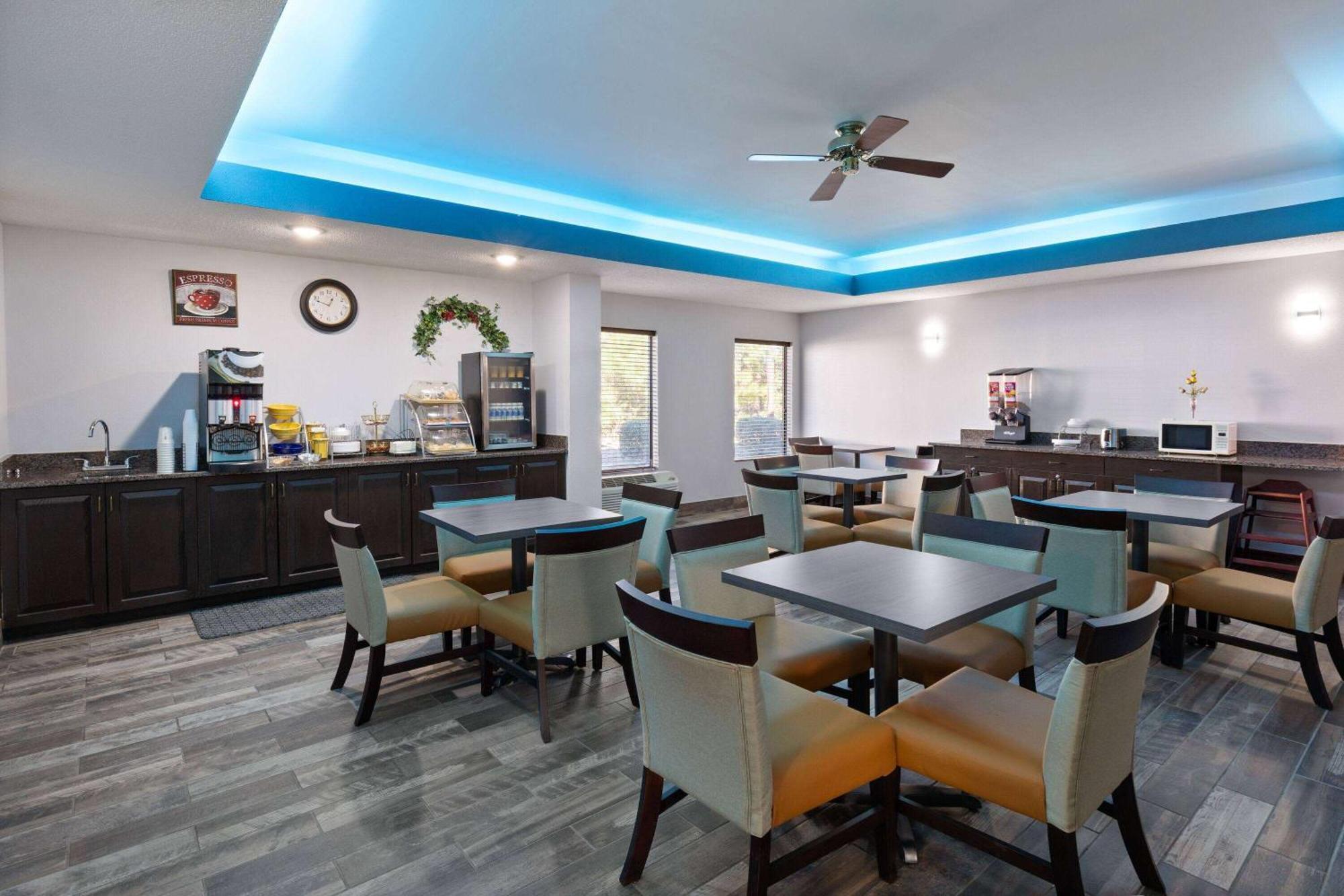 Baymont By Wyndham Creedmoor Hotel Ngoại thất bức ảnh
