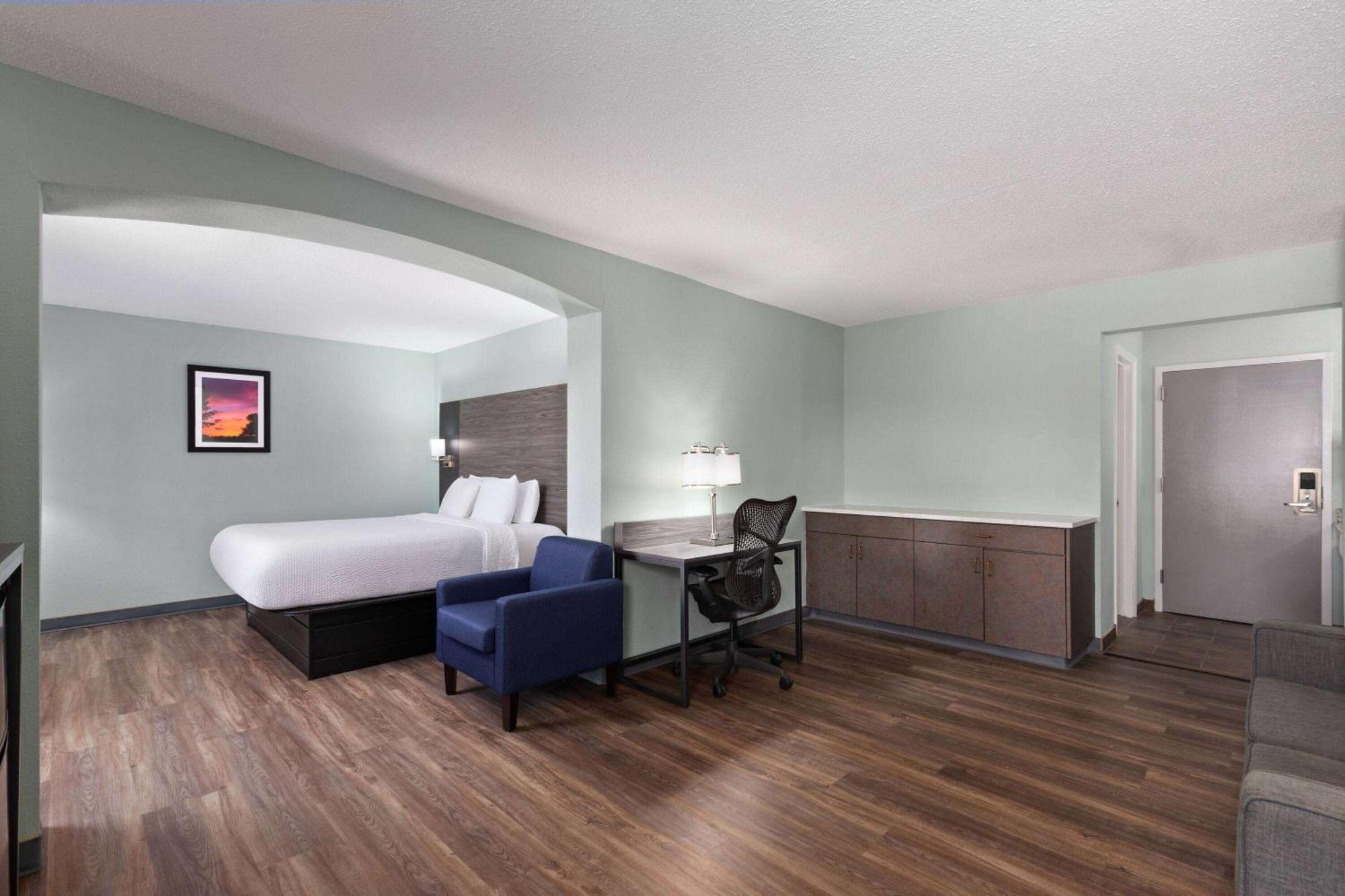 Baymont By Wyndham Creedmoor Hotel Ngoại thất bức ảnh