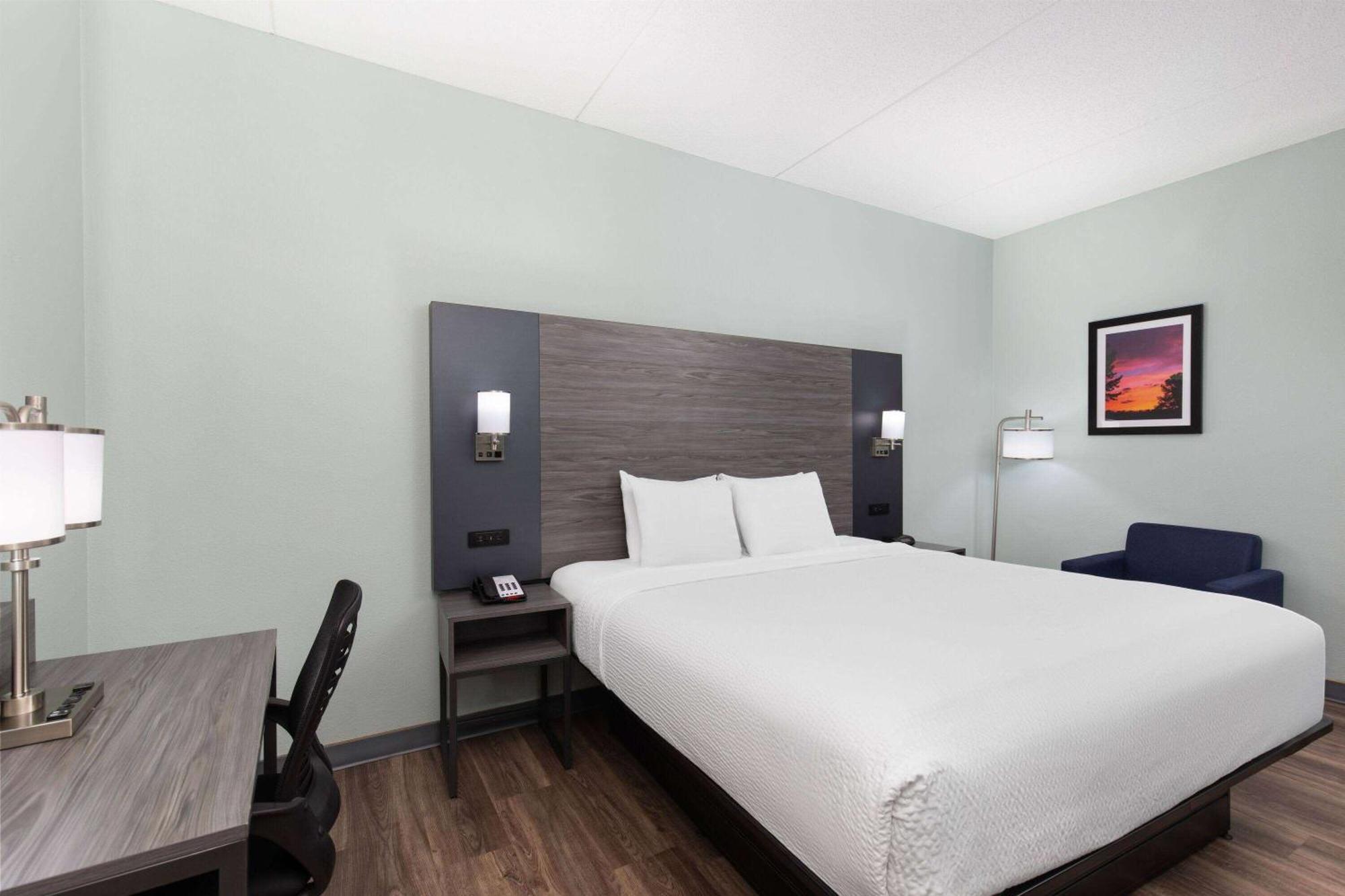 Baymont By Wyndham Creedmoor Hotel Ngoại thất bức ảnh