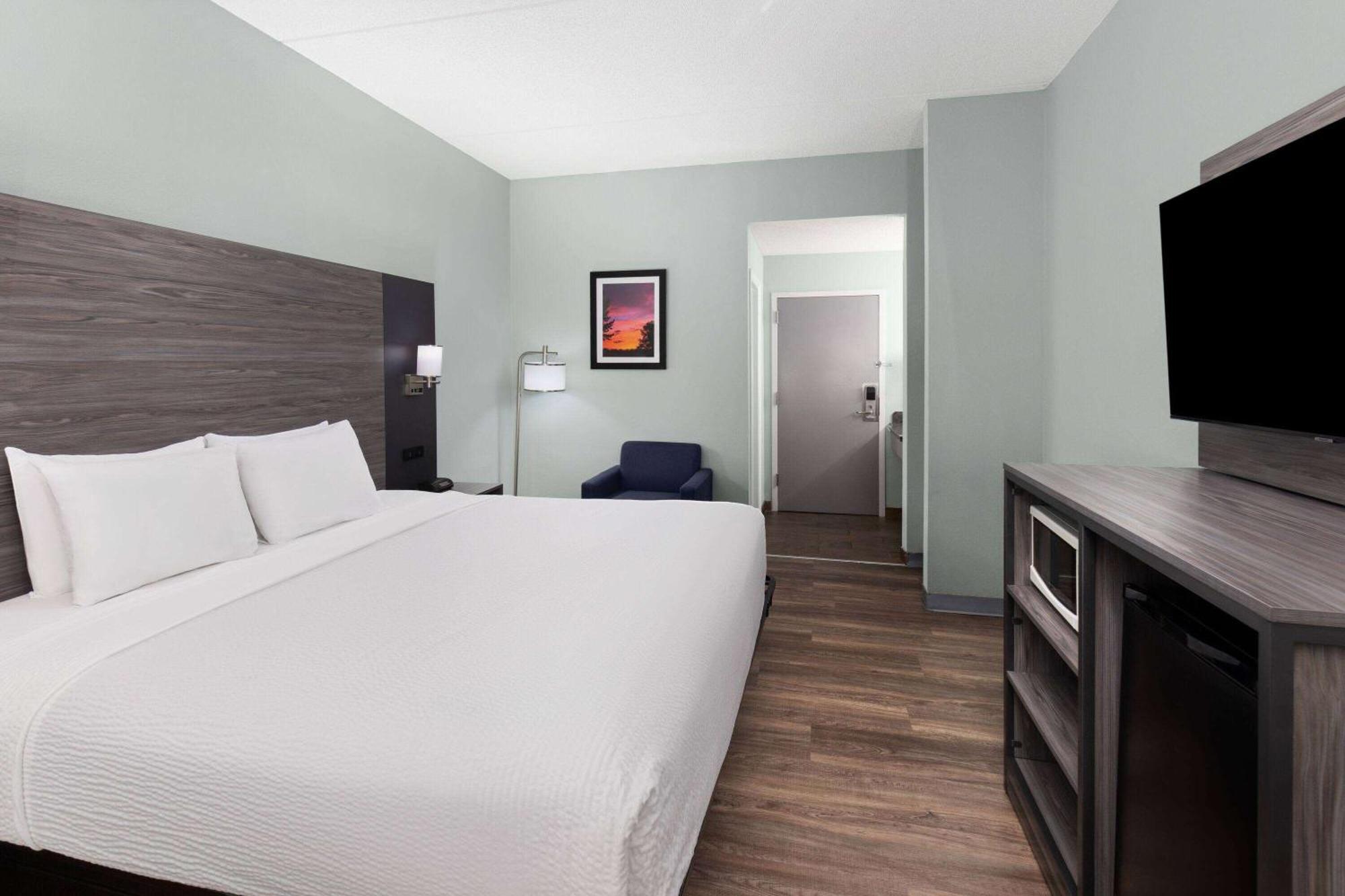 Baymont By Wyndham Creedmoor Hotel Ngoại thất bức ảnh